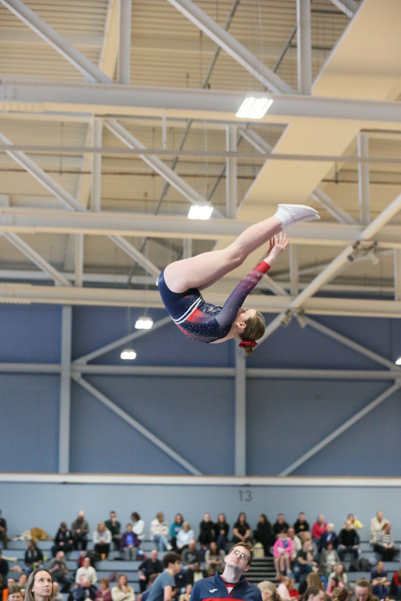HeathfieldAscot's tweet photo. We’ve had some huge student successes! Our student Sophia, became the ‘Southern Region U14 Girls Trampoline Champion’ and has been selected to compete at the British finals. Alongside this, our student Hannah, went to visit the Mall Galleries where her painting was displayed.👏 https://t.co/QcjK2jAVVE