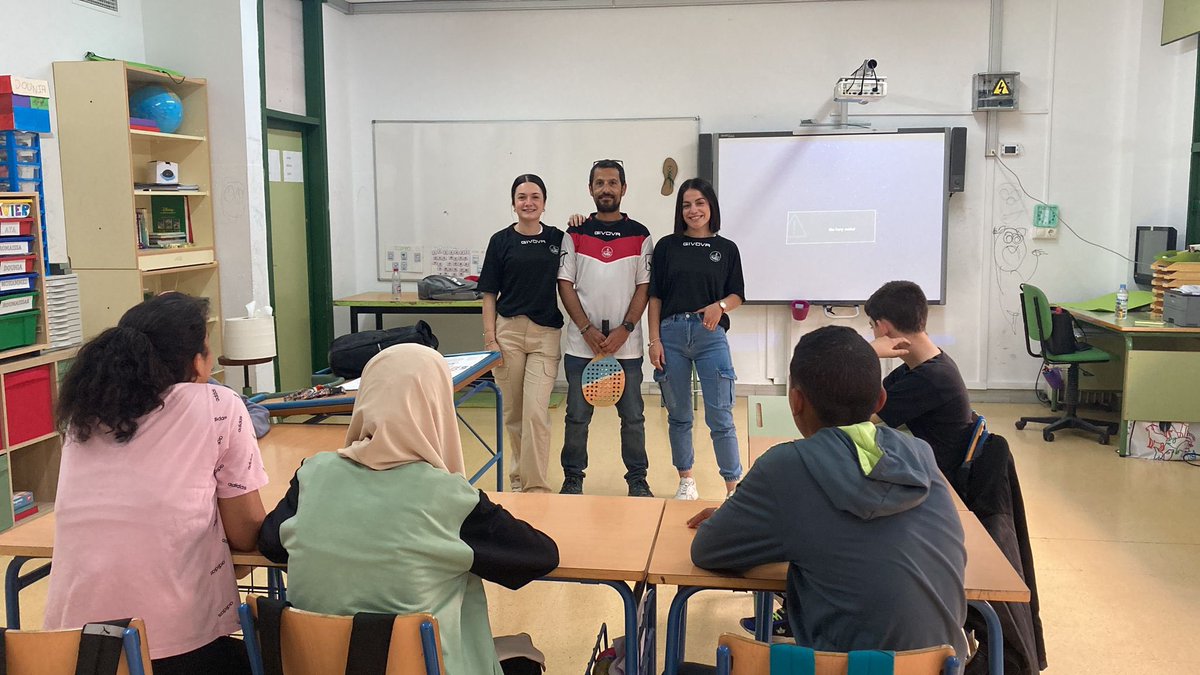 IESCamposDNijar's tweet photo. Nuestros compañeros del Aula Especifica del IES Campos de Níjar cada semana desarrollan actividades de natación en la Piscina Municipal y contribuyen a la campaña de movilidad sostenible dentro de la línea de actuación de vida saludable y sostenible del Programa #CIMA https://t.co/5mu7tkBgtr