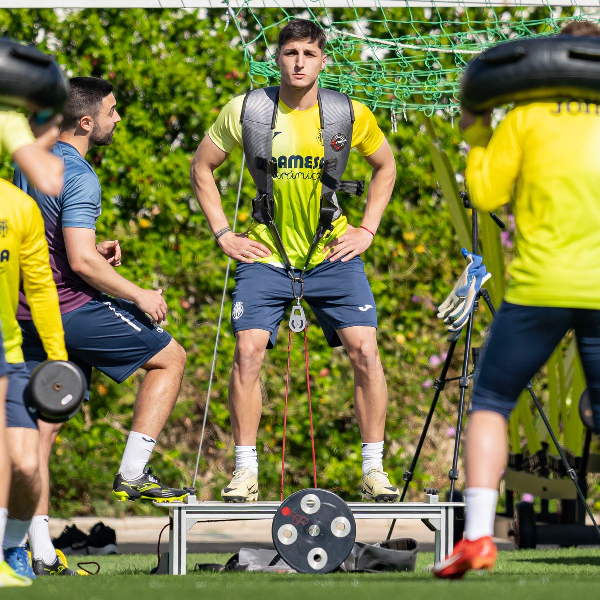 ¡Preparándonos para volver a ganar en casa 💪! #VillarrealBRacingFerrol 🎯