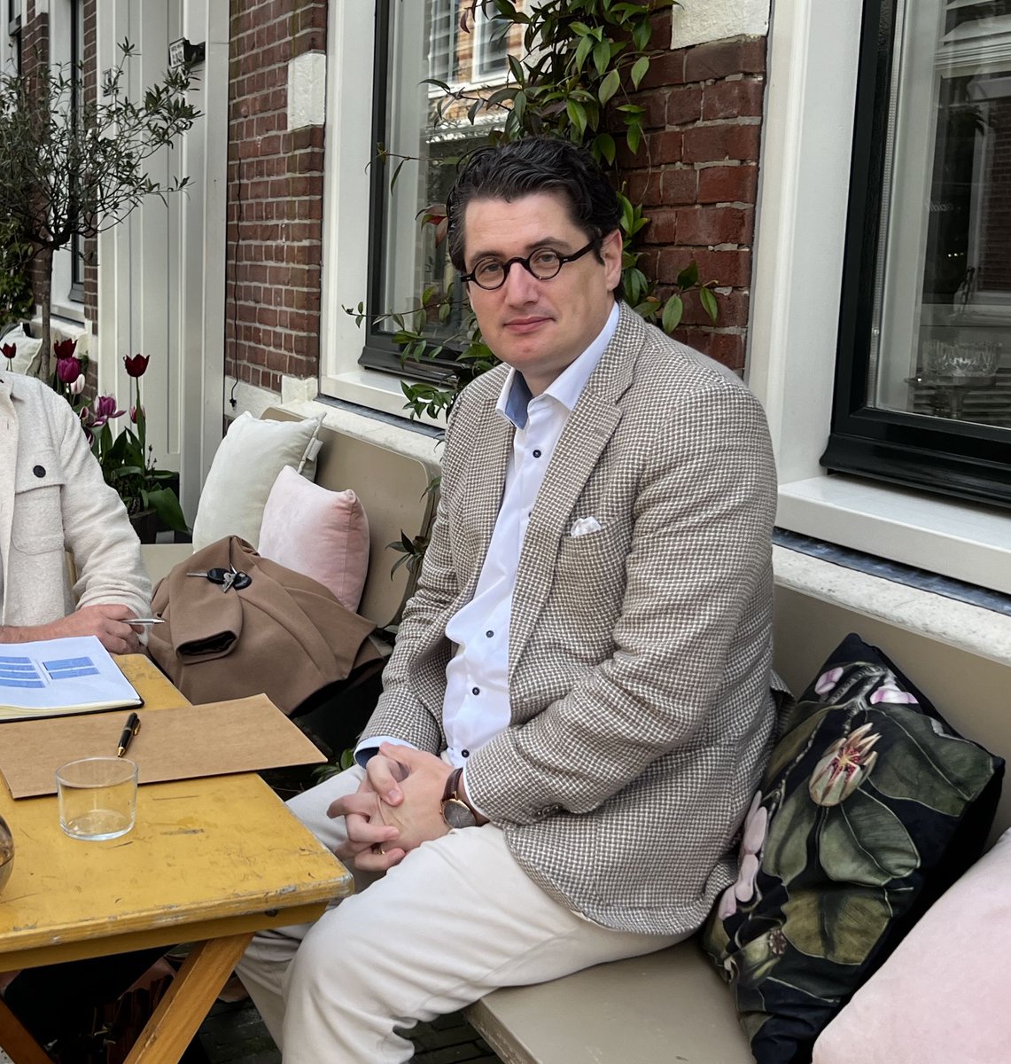 De Dag voor het Notariaat 2024
Spreker: K. (Klaas) Zondervan SCE REP, onderzoeker en expert van het RTL4-programma ‘De Erfgenaam’
Onderwerp: "Genealogisch onderzoek en het opsporen van erfgenamen" 
Meldt u nu aan via buff.ly/441AEHC