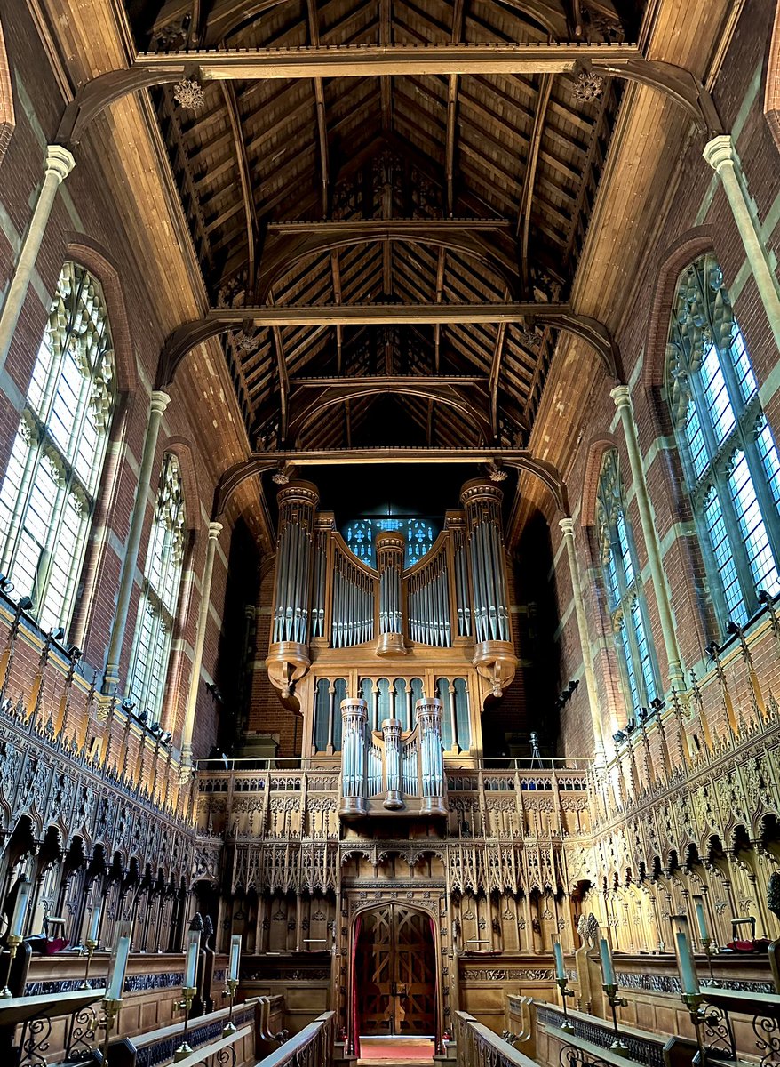 Choral Evensong on @bbcradio3 today comes from Selwyn's chapel here in @Cambridge_Uni. Listen live from 3pm. bbc.co.uk/programmes/b00…