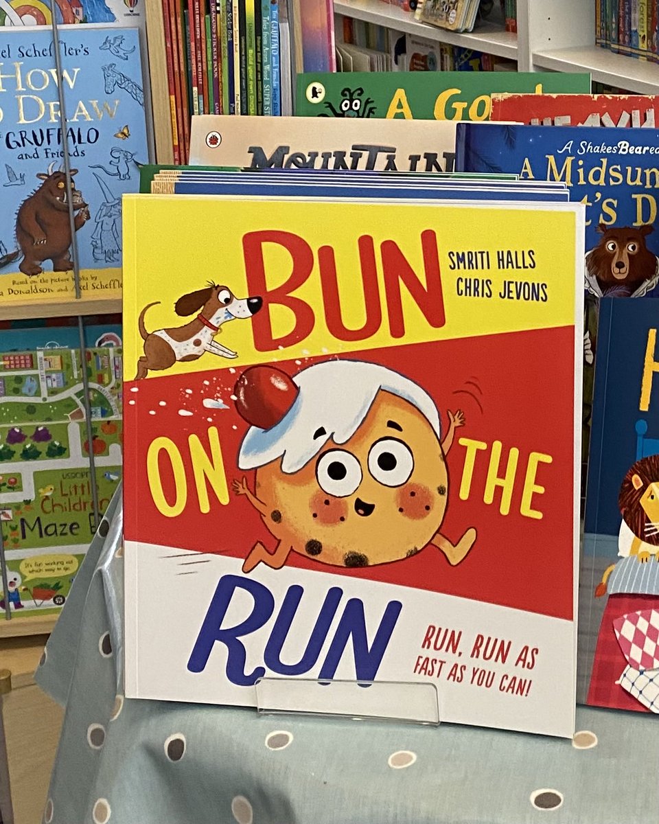 Wonderful to see Bernard the Bun on display at the @alligatorsmouth… keeping good company with the Gruffalo and Shakesbeare!! #BunOnTheRun @Chris_Jev @Louiestowell @scholasticuk