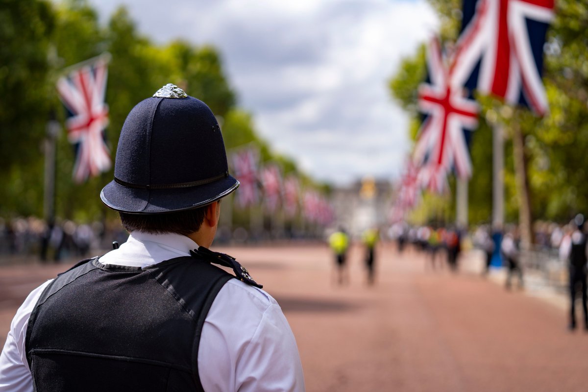 👮‍♂️👮‍‍We're proud to announce our support for #Paris2024 

Did you know today marks 100 days until the start of the Olympic and Paralympic Games? 

The UK will be sending officers from forces across the country to help support the French security and engagement operation🏅

(1/2)