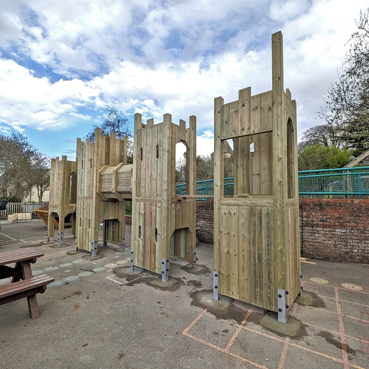 SawscapesP's tweet photo. Wow 😯 this reconfigured castle 🏰 has flown together after some clean, neat hole digging by the team on Monday! 

Smashing it guys! 💪🏽💥👌🏽👏🏽

#SawscapesPlay #CreatorsofAmazingPlaySpaces #Castle #Keep #Westbrook #Reconfigured #InLine #InProgress #Teamwork #NearlyThere https://t.co/yBVn9dRzNx