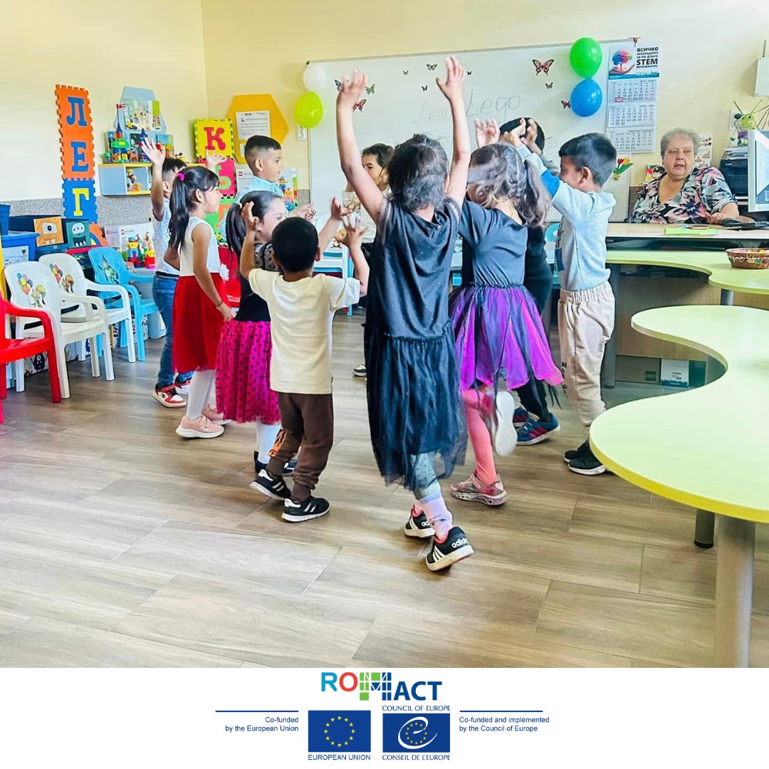 🤗Happy news from Geo Milev Primary School in Belozem 🇧🇬 They completed the project 'Play, experience, tell a story, build your world with #LEGO' supported by #ROMACT small grant scheme👏 👩‍🏫Prior to this, teachers also received training on Lego for early childhood #education.