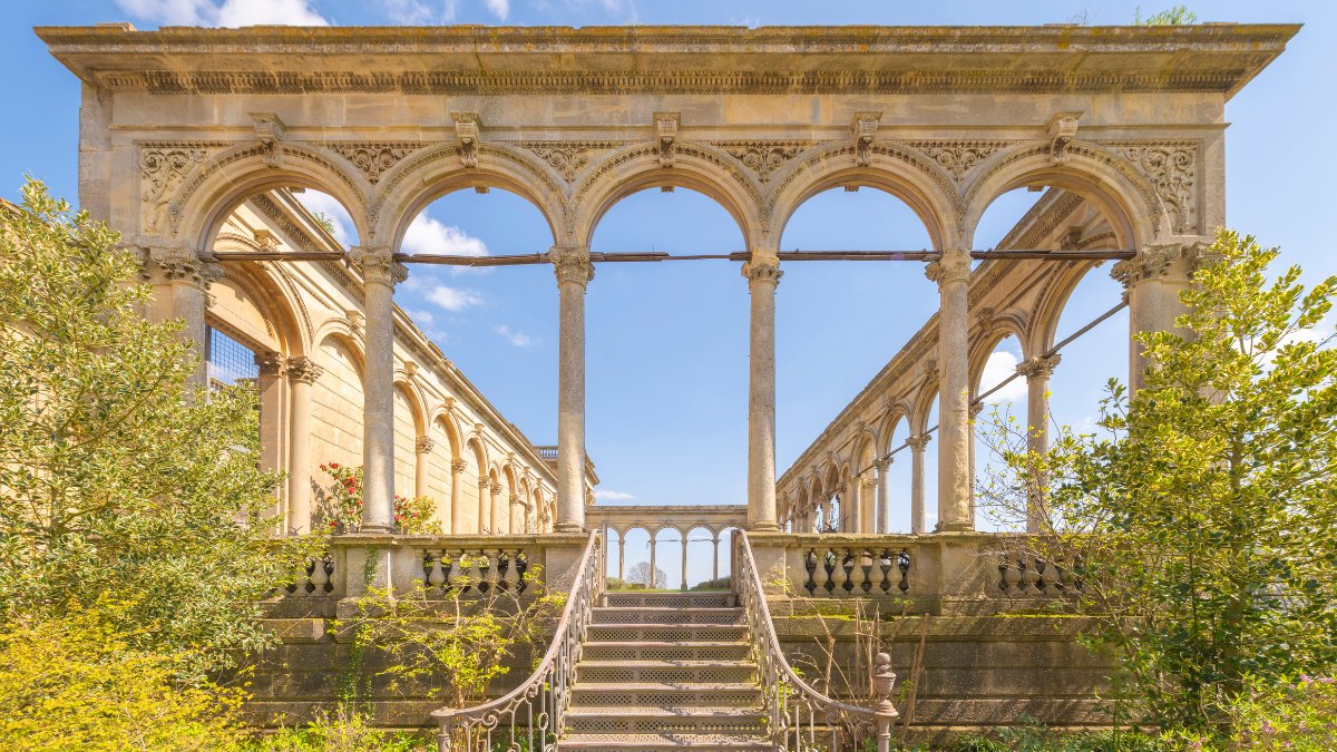 📸 Can you caption this photo snapped at the beautiful Witley Court and Gardens? 🤔 Let us know - the more creative, the better! 🍃