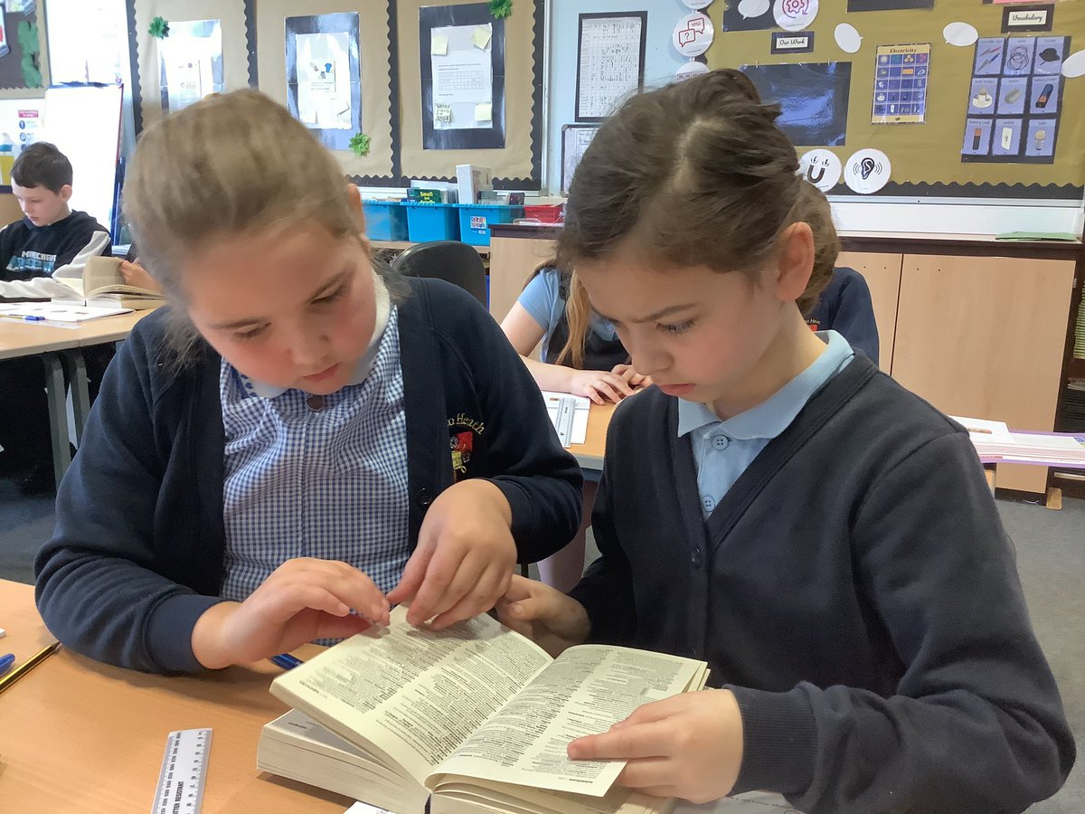 MrsRB_Thatto's tweet photo. Using the thesaurus to help us find exciting and powerful vocabulary πβοΈ #ThattoPrim_4RB #ThattoPrim_Writing https://t.co/yF14YiooVJ