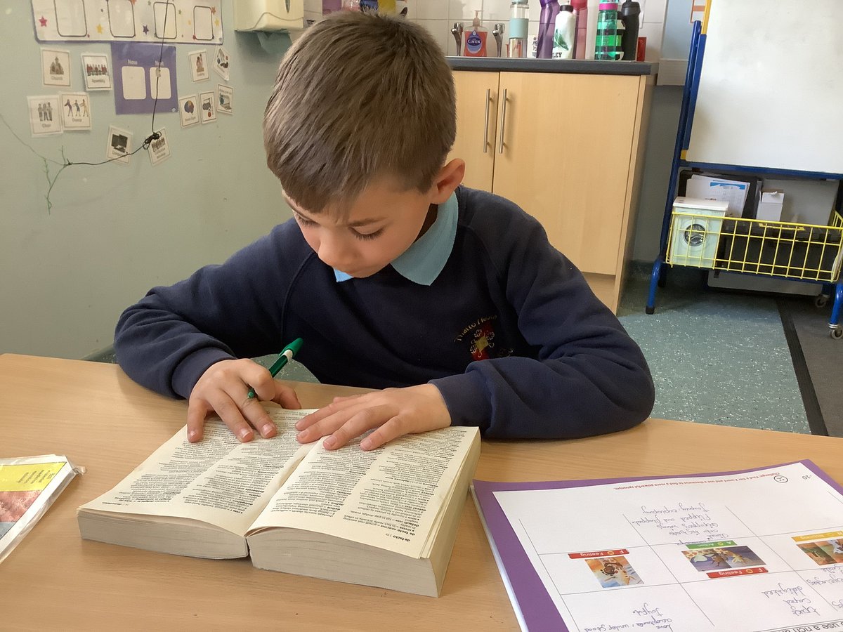 MrsRB_Thatto's tweet photo. Using the thesaurus to help us find exciting and powerful vocabulary πβοΈ #ThattoPrim_4RB #ThattoPrim_Writing https://t.co/yF14YiooVJ