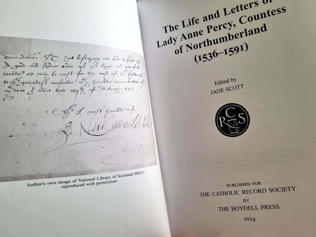 Look who turned up on my doorstep this morning! 🎉 Would anyone like a copy of the Life and Letters Lady Anne Percy, Countess of Northumberland? I assume I use the author copies like an early modern diplomatic gift no? 🤔 #EpistolaryCulture #EarlyModern #WomensWriting