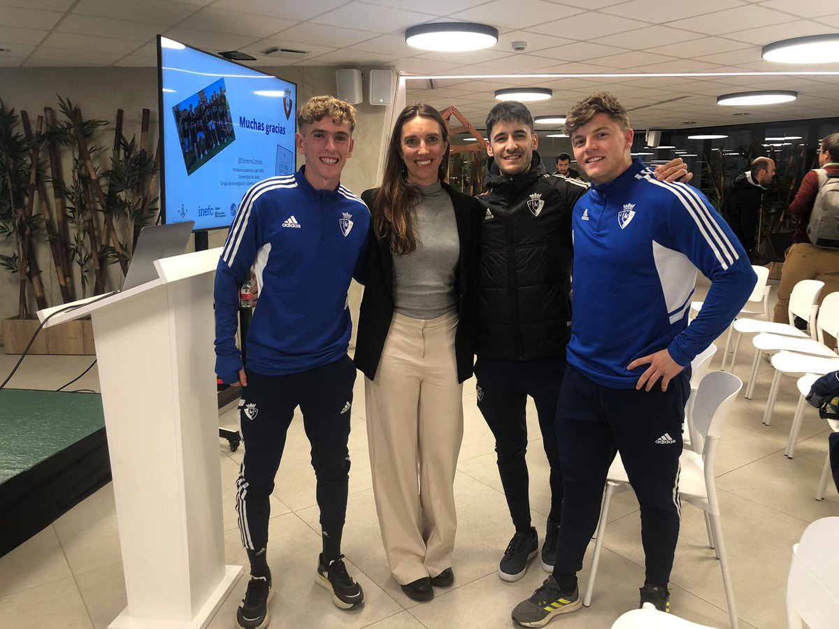 TorrentsCarlota's tweet photo. Un placer compartir con el @Osasuna ideas y reflexiones sobre el desarrollo de la creatividad en el entrenamiento en fútbol. Muchas gracias al club y a @protaproff y @gorkachocarro por la invitación. Hasta la próxima! https://t.co/kW01nNYxWc