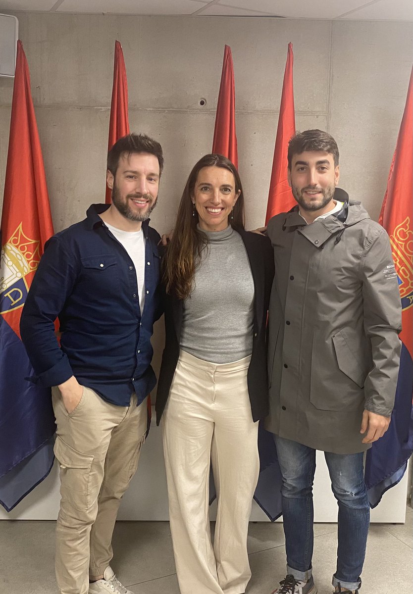 TorrentsCarlota's tweet photo. Un placer compartir con el @Osasuna ideas y reflexiones sobre el desarrollo de la creatividad en el entrenamiento en fútbol. Muchas gracias al club y a @protaproff y @gorkachocarro por la invitación. Hasta la próxima! https://t.co/kW01nNYxWc