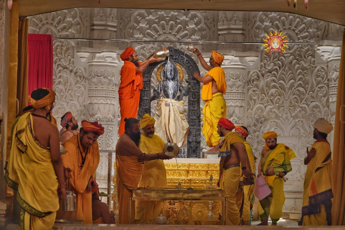 Hindu Chisel is as Sharp as Ever 
Surya himself performing tilak to 
our lord Ram 🏹❣️.
#HarDilAyodhya