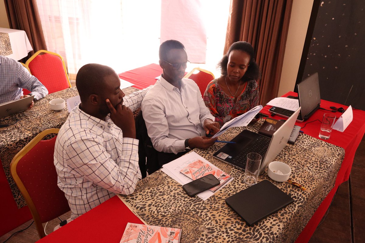 AnnonciataB's tweet photo. Day 2
#BUILDProject #PHED team Rwanda 🇷🇼 participated in elaboration of strategic plan of #PHED for two years.
@Afidep @DavidToovey @PeterNgure @USAIDGH @USAIDEastAfrica @pfpi @fhi360 @leadsea_
#HSSP5
#GiveCommunityAVoice https://t.co/VnfN2c76na
