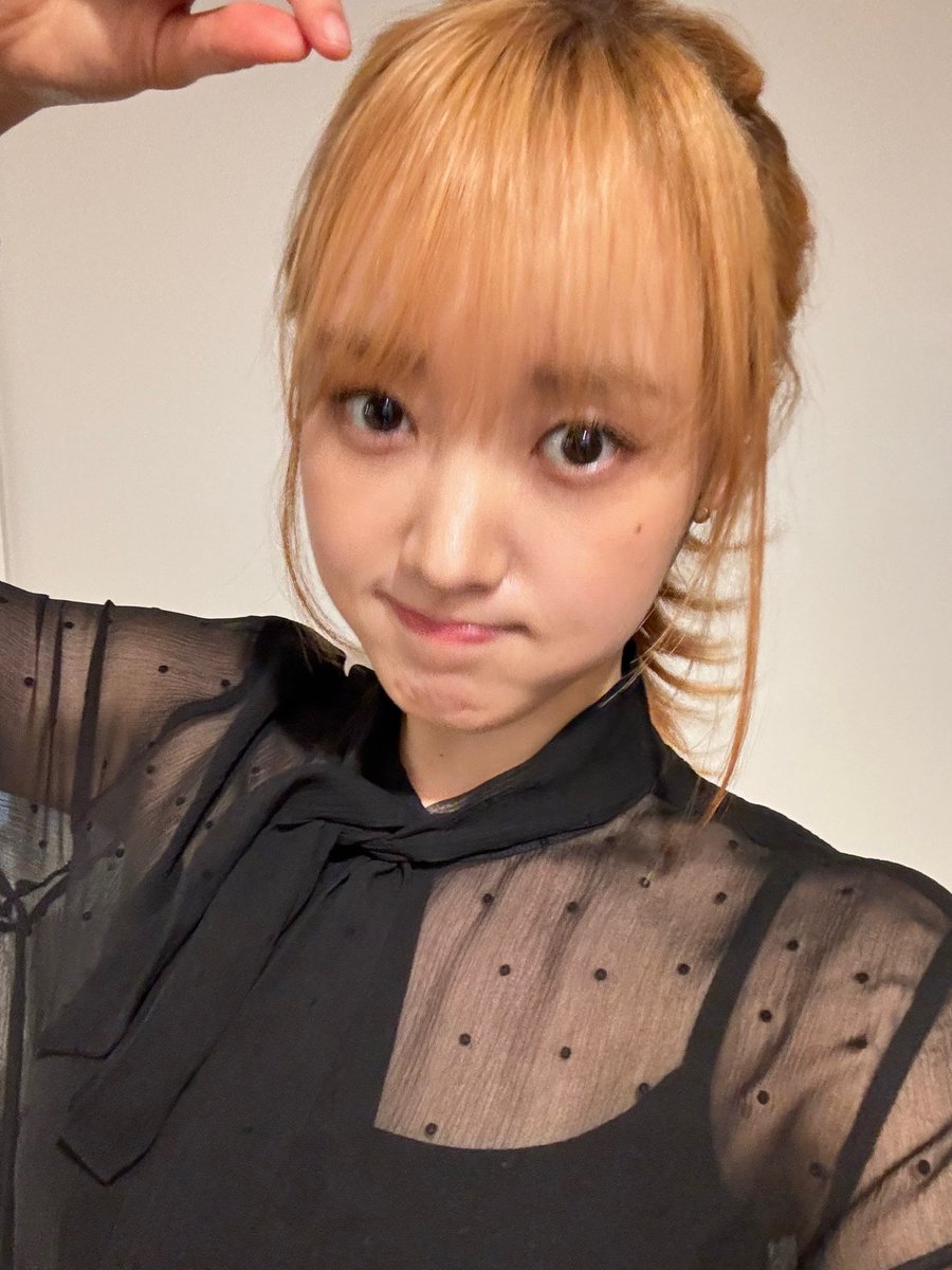 WekiMeki's tweet photo. 오늘도 날씨가 조으네요 🖤 
다들 남은 하루도 행복하게 보내길 바라요 #🌱 https://t.co/c9pnM6IE4I