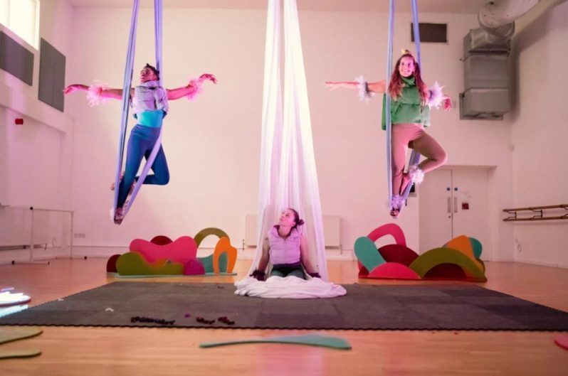 Take Flight Workshops by Gramophones 📆12 May ⏰11am, 1pm, 2:30pm A workshop for babies & their grown ups which gets everyone flying! See snippets from their performance TAKE FLIGHT & live music which babies can move to, on the floor & in the air. 🔗 buff.ly/44hPzxL