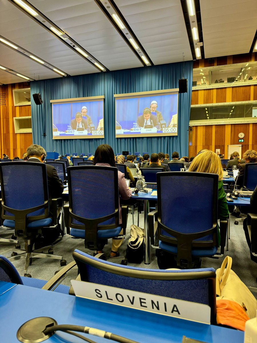 🇸🇮 attending #COPUOS LSC, a key body for promoting international legal regime and cooperation for outer #space activities. Issues like space debris management, resource utilisation and consultative mechanism on lunar activities and satellite traffic are being discussed. 🚀🪐