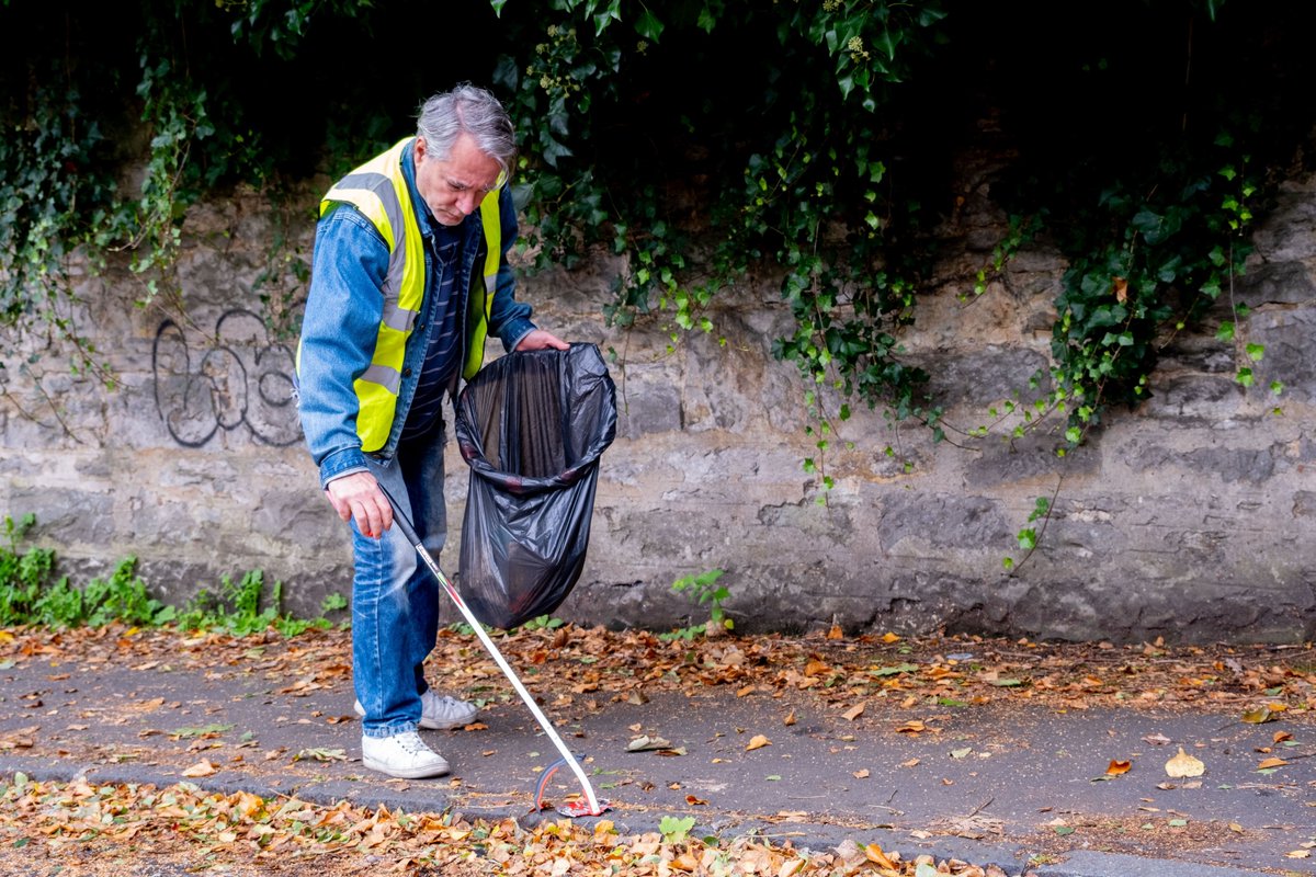 Litter picking is a great way to spend time outside, connect with others and keep local #NationalCycleNetwork routes clean and accessible 🤝 Time can be tight, but taking even the smallest actions makes a huge difference. Find out how to get involved 👉 buff.ly/4acezbp