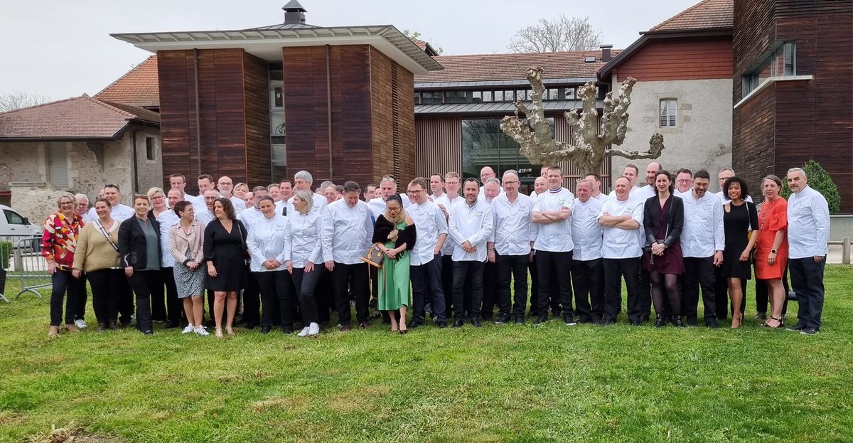 ChVerdonnet's tweet photo. Récemment la Ville d'#Annemasse s'est transformée en capitale de la pâtisserie française, grâce à l'event de "Tradition Gourmande". + de 60 artisans pâtissiers et chocolatiers de toute la France ont été accueillis pour une démonstration de savoir-faire soutenue par @Dep_74. https://t.co/nNQORKMiSg