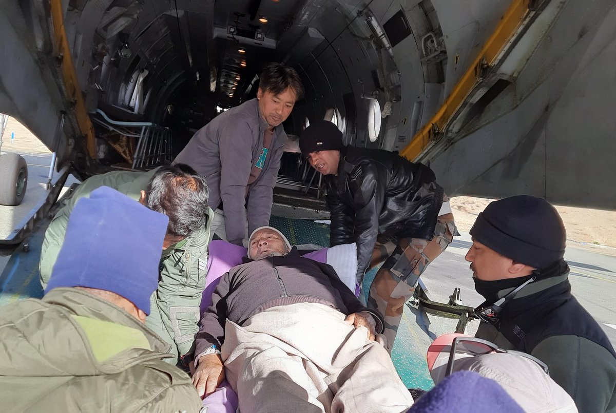 #HarKaamDeshKeNaam
An An-32 aircraft of @iaf_mccc evacuated two civilian patients from #Kargil to #Srinagar today morning...
#IAF
#IndianAirForce