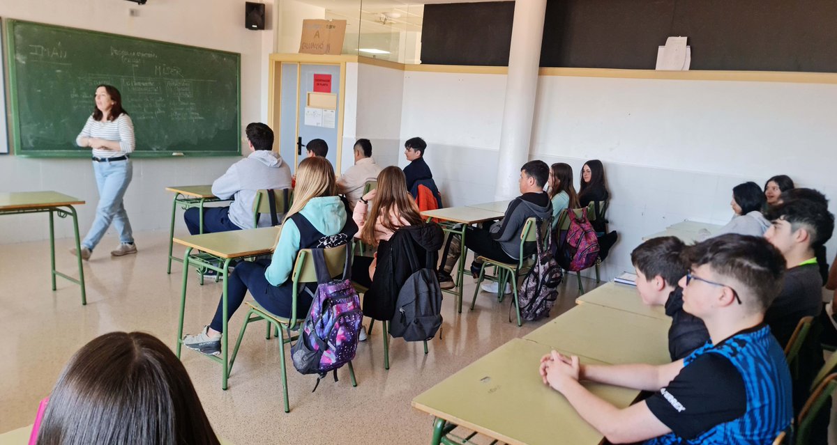 🔴 La Asociación Provincial Comercio Teruel imparte una charla en el IES Gúdar – Javalambre de Mora de Rubielos para promover el comercio local entre los más jóvenes. 

📲 Más información: ceoeteruel.es/blog/asociacio… 

#comerciolocal #comerciodeproximidad #negocios #Teruel