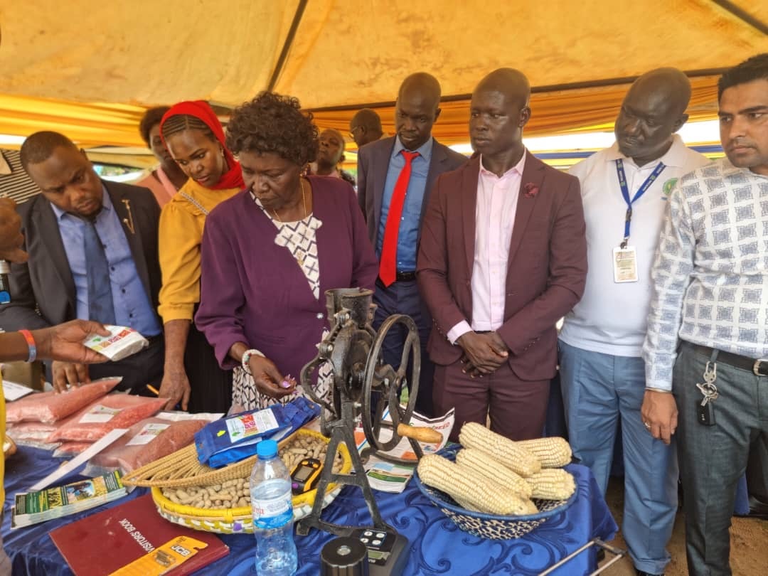 SCALE_2's tweet photo. '#Inclusivefinancing boosts South Sudan’s food system by supporting women & youth who lack loan collateral.' – Mary Benjamin Loki, Director General, Ministry of Agriculture and Food Security, speaking at the #InclusiveAgribusiness Innovation Expo.
@Bopinc @IFDCGlobal @SNVworld https://t.co/IKVBXl04Di