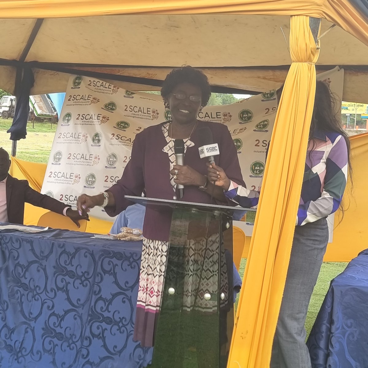 SCALE_2's tweet photo. '#Inclusivefinancing boosts South Sudan’s food system by supporting women & youth who lack loan collateral.' – Mary Benjamin Loki, Director General, Ministry of Agriculture and Food Security, speaking at the #InclusiveAgribusiness Innovation Expo.
@Bopinc @IFDCGlobal @SNVworld https://t.co/IKVBXl04Di