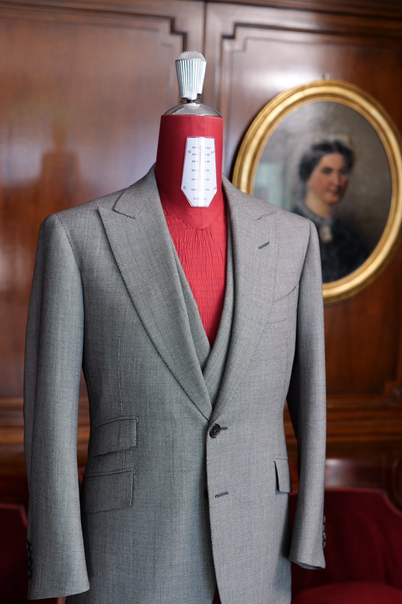 GinzaPecora's tweet photo. Suit by PECORAGINZA <Tailor Hideaki Sato>
⁡
Fabric : FINTEX  Bird's eye

 <FULLY HANDMADE>
⁡
#pecoraginza #hideakisato #suits #suit #suitstyle #fintexoflondon #fintex #birdseye #sartoria #sartorial #tailor  #fattoamano #fullyhandmade #ペコラ銀座のフルハンドメイド #ペコラ銀座 https://t.co/Iw9cVaqNGc