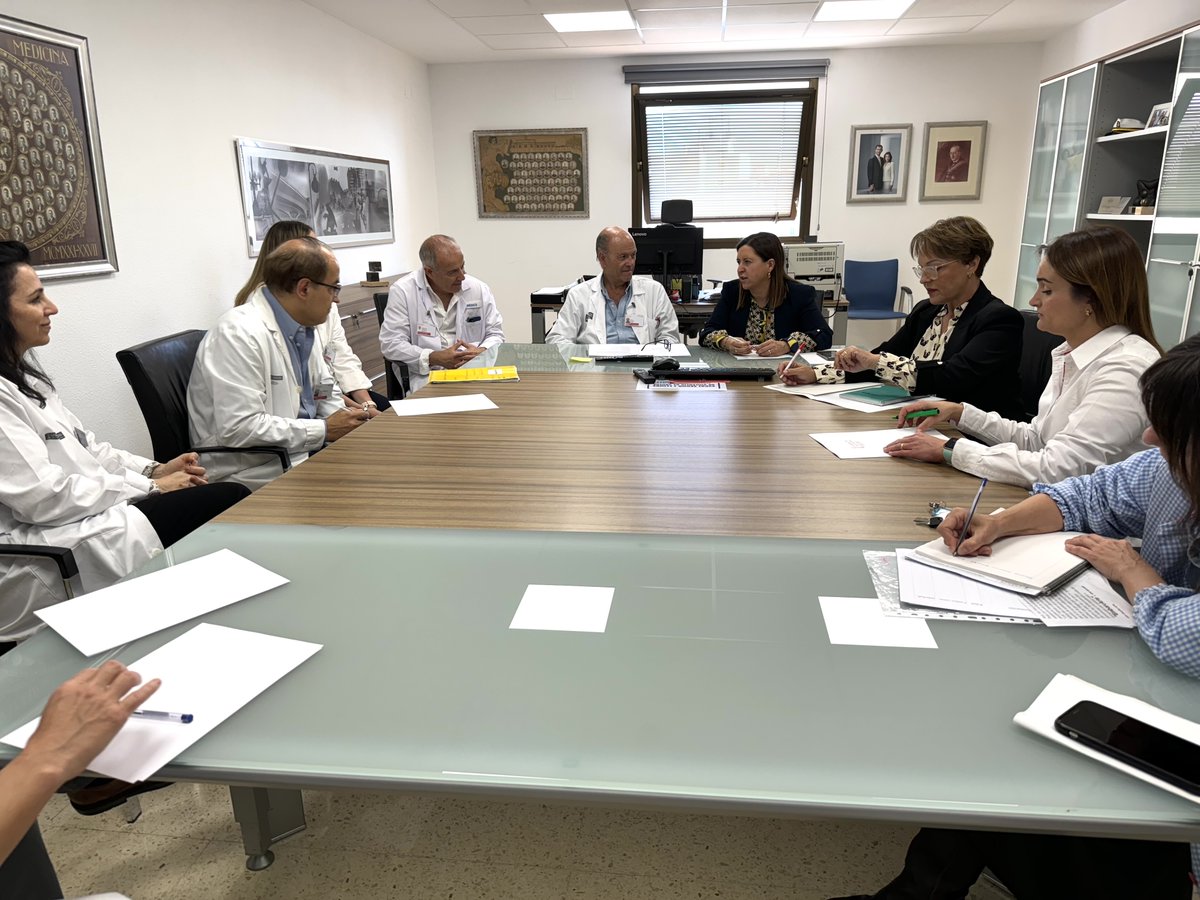 👩‍🏫🏥 La DG d'Innovació i Inclusió Educativa, Xaro Escrig, ha visitat hui l'aula hospitalària de <a href="/GVADrPeset/">DS Doctor Peset</a> i s'ha reunit amb l'equip directiu i l'equip de Pediatria per conéixer tot el treball que s'està fent amb els xiquets i xiquetes hospitalitzats.