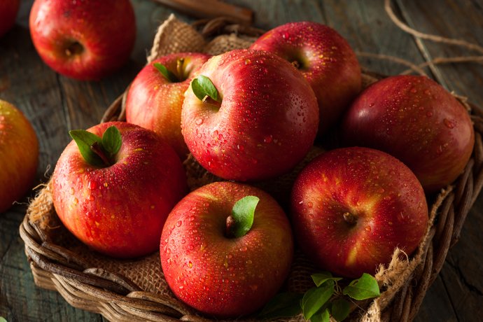 Una manzana al día realmente mantiene alejado al médico 5 beneficios de comer manzanas 🍎Mejora la digestión gracias a su alto contenido en fibra. 🍏Ayuda a mantener la salud del corazón gracias a su contenido en antioxidantes. 🍎Controla el peso gracias a su bajo contenido…