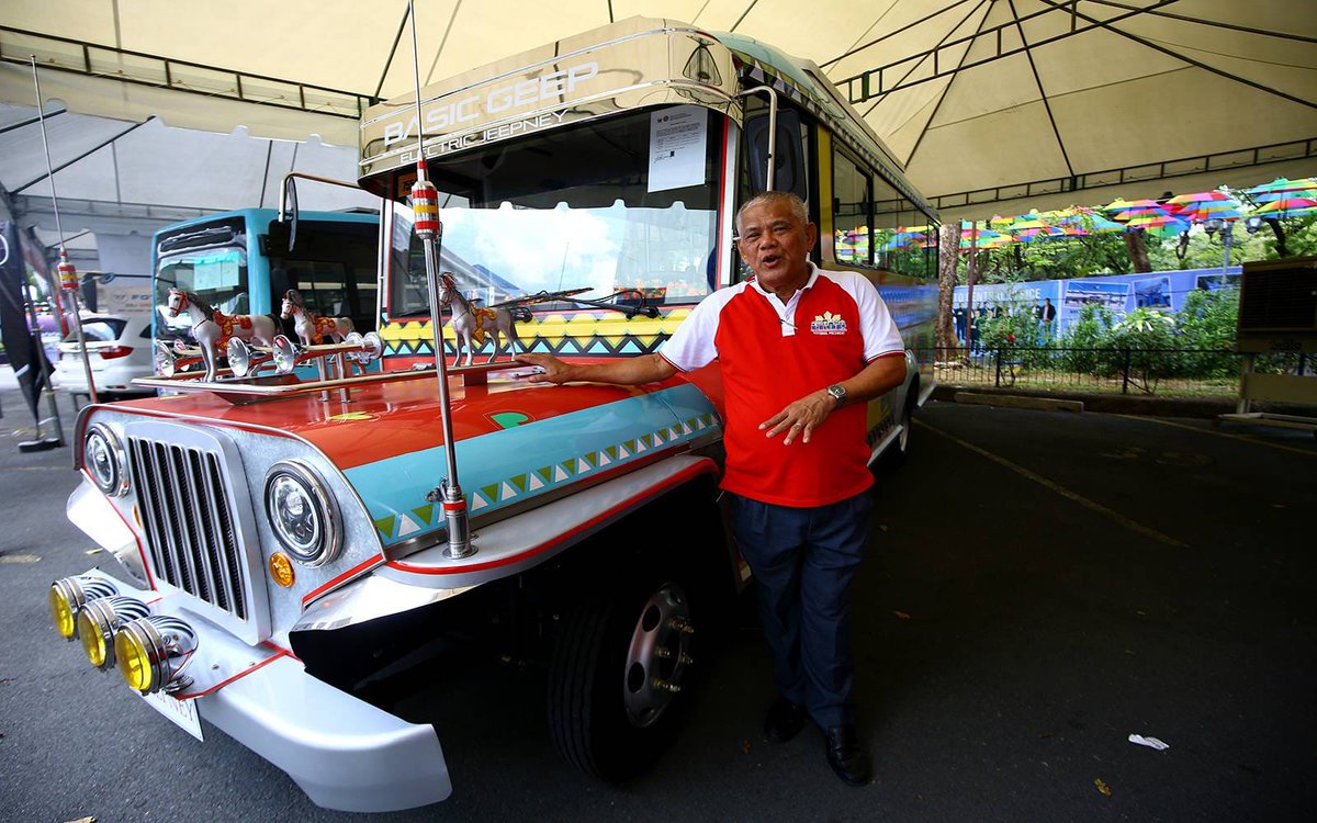 News5PH's tweet photo. MODERN JEEPNEYS
Naka-display sa tanggapan ng Land Transportation Office #LTO sa Quezon City ang mga modern jeepney na ito na nagmula sa kolaborasyon ng Liga ng Transportasyon at Operators sa Pilipinas Inc. #LTOP at ilang private sector investors. #News5
📷: PNA/Joan Bondoc https://t.co/vRu5jSngBD