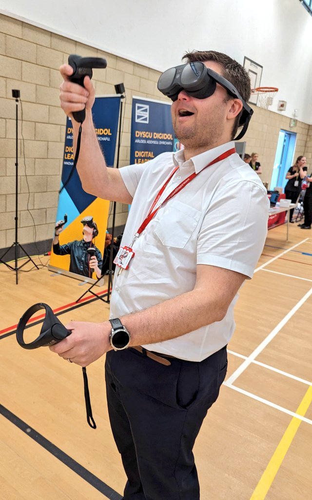 GlynRogers's tweet photo. We're supporting the Health and Wellbeing roadshow @coleggwent. Virtual meditations, 3-D drawing and learning more about the nervous system are on the menu with @htcvive @3Dorganon @RyanPaulChard #VR #XR #Wellbeing https://t.co/WOf635RmKP