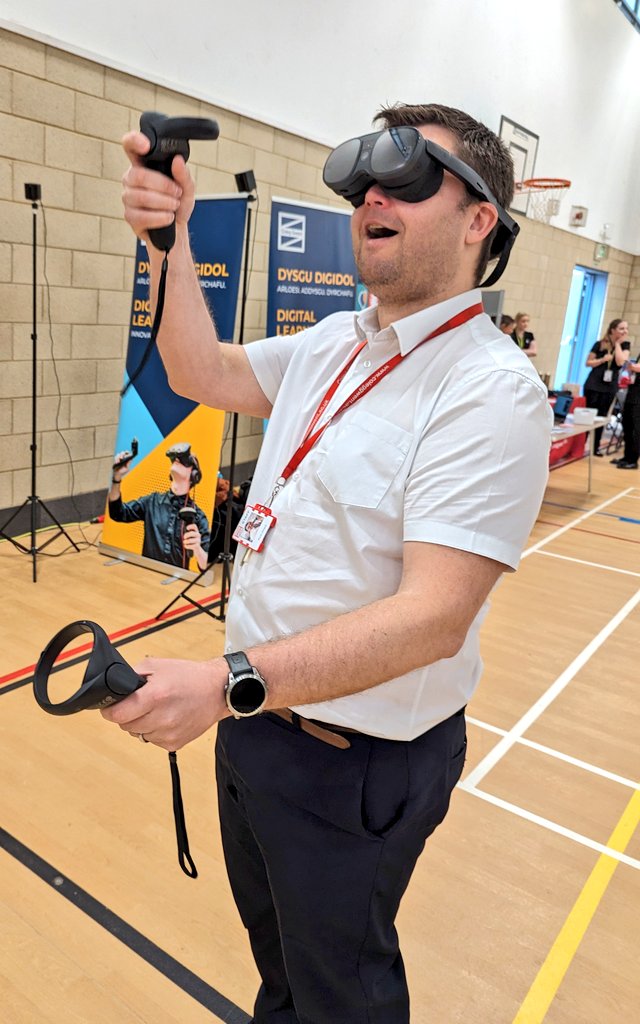 We're supporting the Health and Wellbeing roadshow @coleggwent. Virtual meditations, 3-D drawing and learning more about the nervous system are on the menu with @htcvive @3Dorganon @RyanPaulChard #VR #XR #Wellbeing