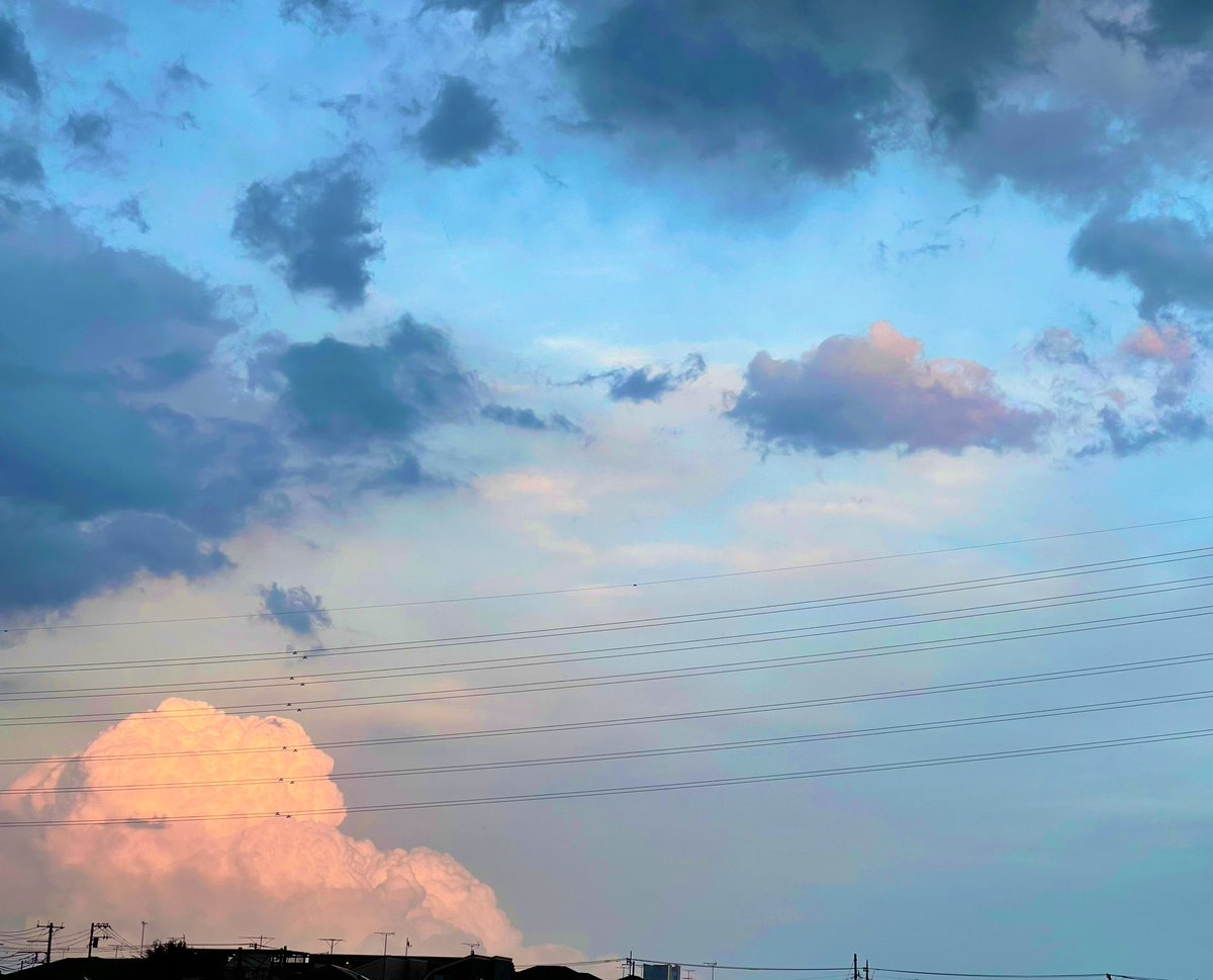 雨がパラパラ☂️ ピンクの入道雲☁️ #イマソラ #iPhone12promax