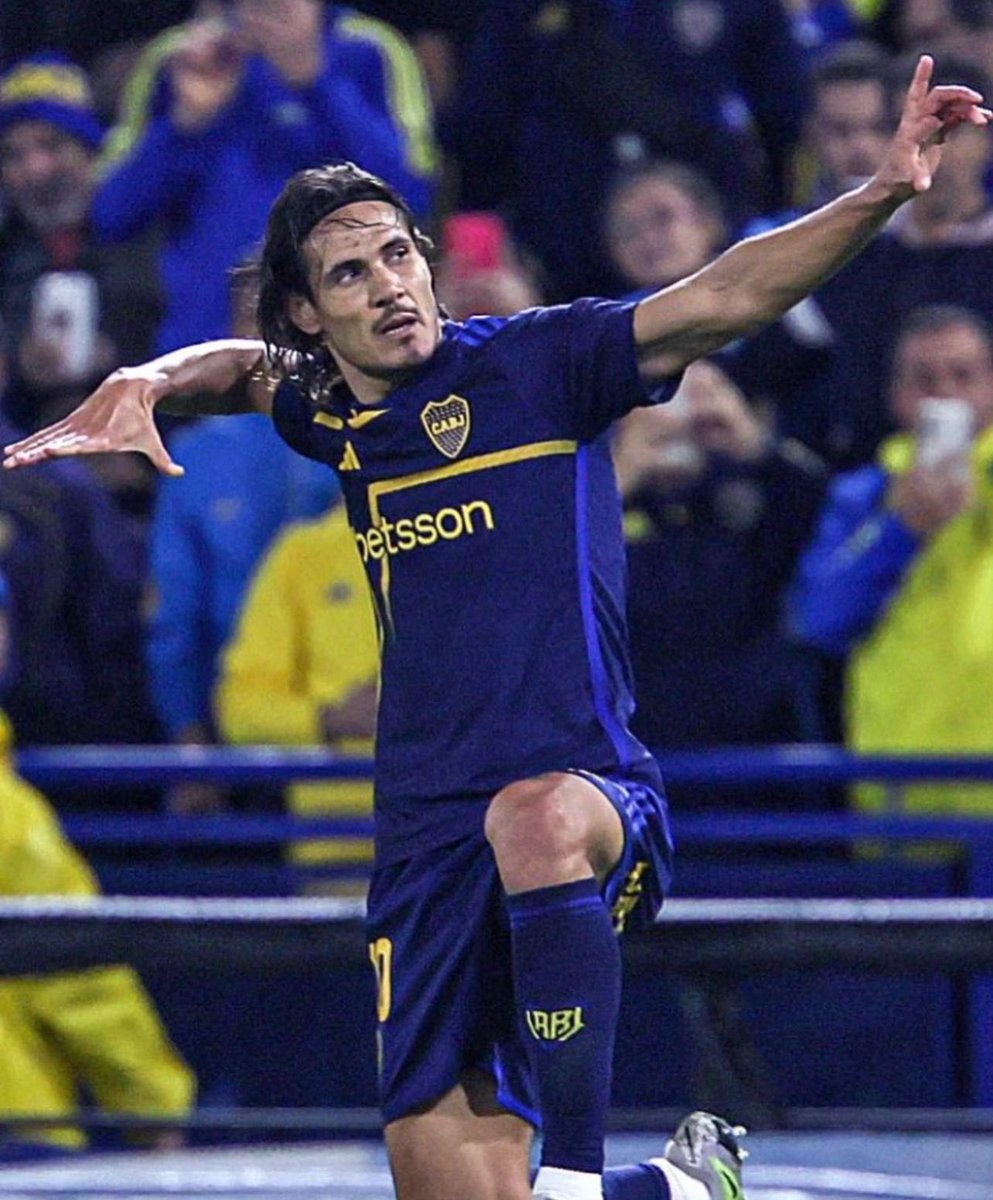 SANTIAGODELMORO's tweet photo. MIERCOLES!Estamos en #ElClubDelMoro 🍀🍀🍀🍀🍀en VIVO hasta las 10! Hoy regalamos CAMISETAS DE BOCA &amp; RIVER #ElClubDelMoro en FM99.9  @la100fm La 💯 https://t.co/WE4cMcThGt