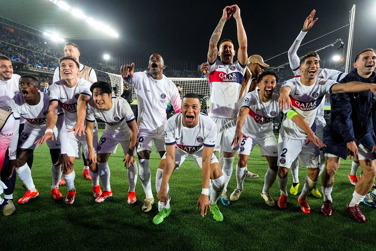 Je dédie cette photo à tous les vrais supporters du PSG qui ont toujours cru en notre club. Paris, c'est nous, je vous aime. ❤️💙