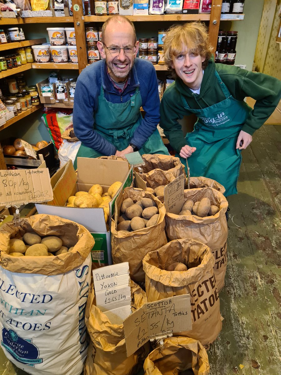 Come join our team! We are small but energetic and enthused about all things healthy eating, good food, growing and community. We are recruiting for a 20 hr Shop Supervisor Role. Looking for someone with passion to help grow the business.diginbruntsfield.co.uk/?s=vacancies&s… #bruntsfield