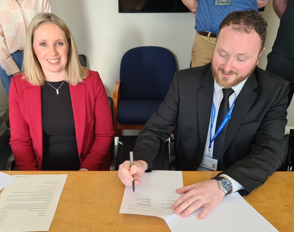 UHW Pharmacy & UCC celebrating their longstanding collaboration have signed an MOU cementing the relationship. There is a history between UCC &UHW #teachingdevelopmentresearchsupportingexcellence in patient care. @Pharmacy_UCC @PharmEdResUCC @stephenUCCPharm @IEHospitalGroup