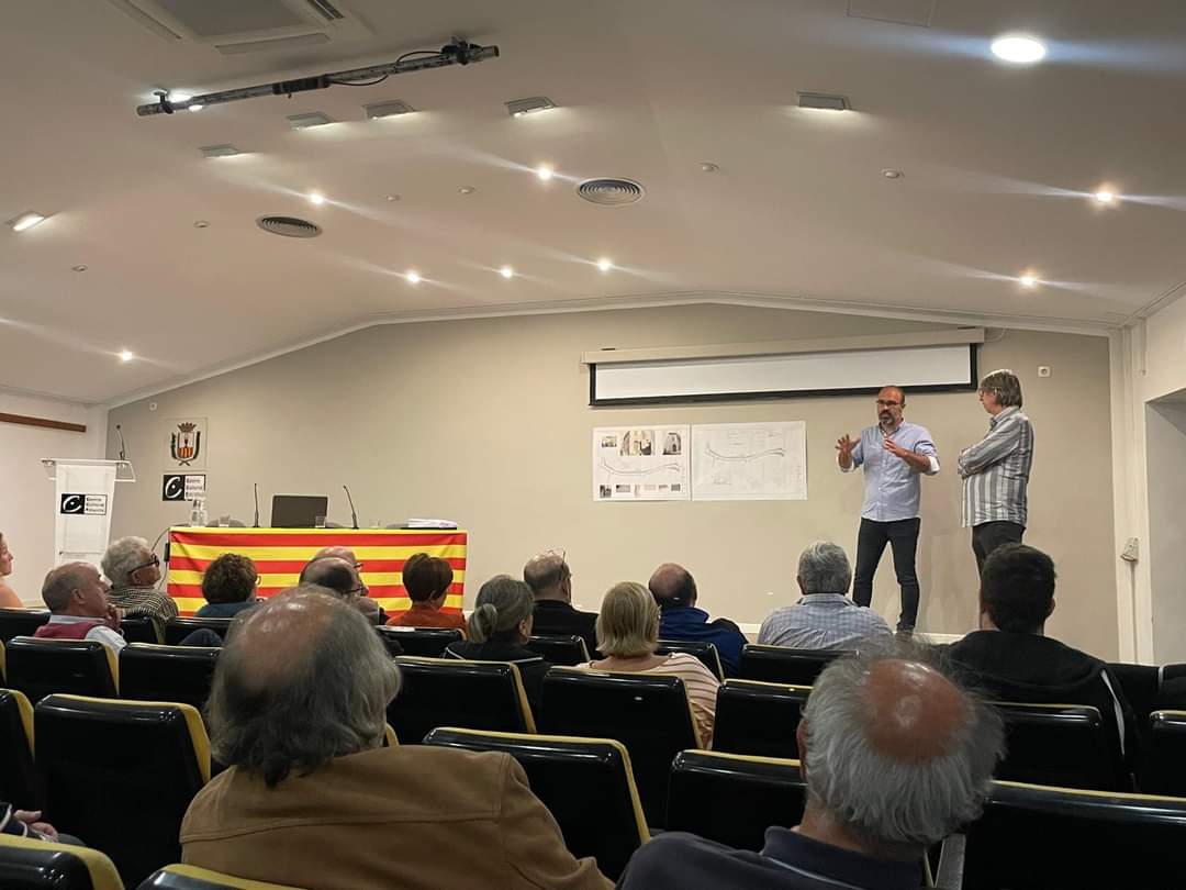 🟢 El regidor d'urbanisme a <a href="/AjFelanitx/">Ajuntament Felanitx</a> <a href="/ElPi_IB/">El Pi-Proposta per les Illes Balears</a> <a href="/jmonserrat76/">Jaume Monserrat</a> ha presentat als veïns el projecte de remodelació i millora del carrer Nuno Sanç a #Felanitx