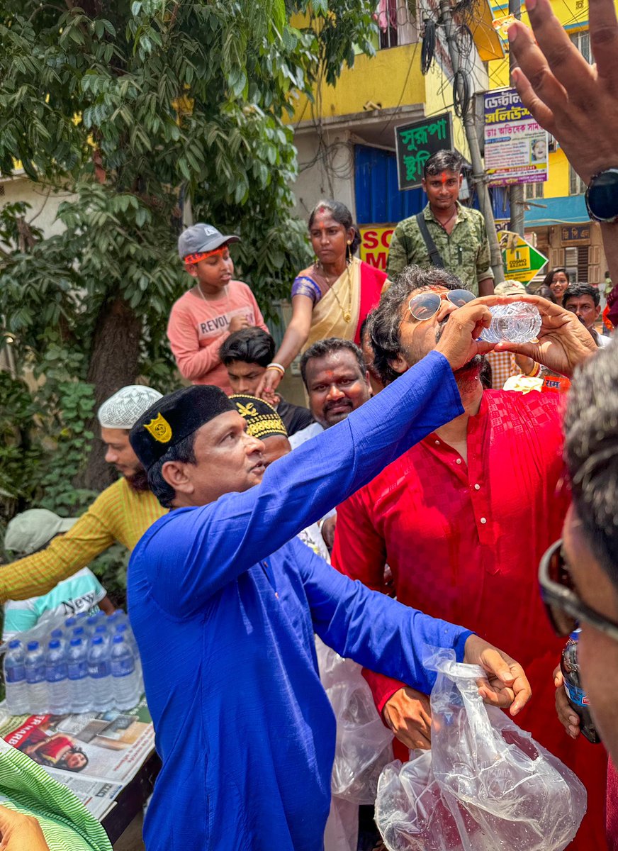 This is OUR INDIA. When people following the path of Islam, installs water stalls on the streets for the people following the path of Ram. 🙏🏻 THIS IS GHATAL, THIS IS OUR INDIA. Let this mutual love & respect forever prevail. Let Humanity always reign. 🙏🏻❤️ Jai Shree Ram Joy