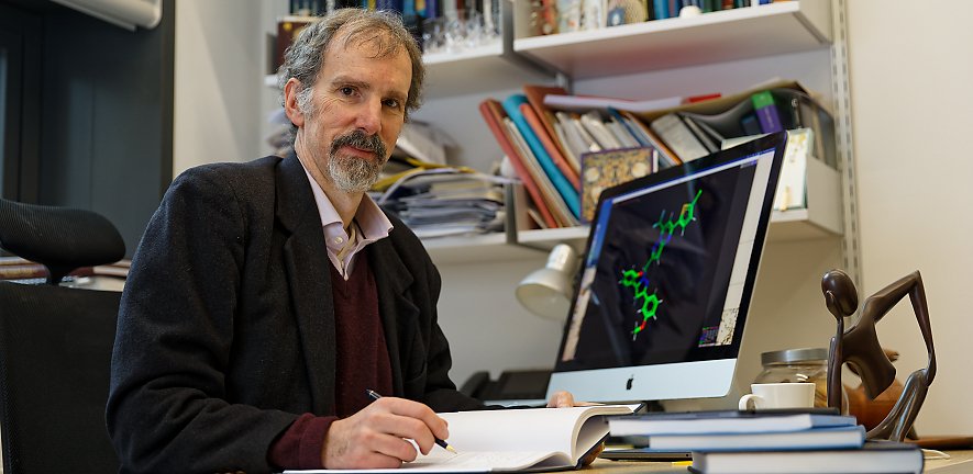 Cambridge Chemistry (@chemcambridge) on Twitter photo AI speeds up drug design for Parkinson’s by ten-fold: Researchers have harnessed the power of artificial intelligence to revolutionise the search for treatments.
<a href="/VendruscoloLab/">Vendruscolo Lab</a>
#Chemistry #Parkinsons #AI
ch.cam.ac.uk/news/ai-speeds… AI speeds up drug design for Parkinson’s by ten-fold: Researchers have harnessed the power of artificial intelligence to revolutionise the search for treatments.
<a href="/VendruscoloLab/">Vendruscolo Lab</a>
#Chemistry #Parkinsons #AI
ch.cam.ac.uk/news/ai-speeds…