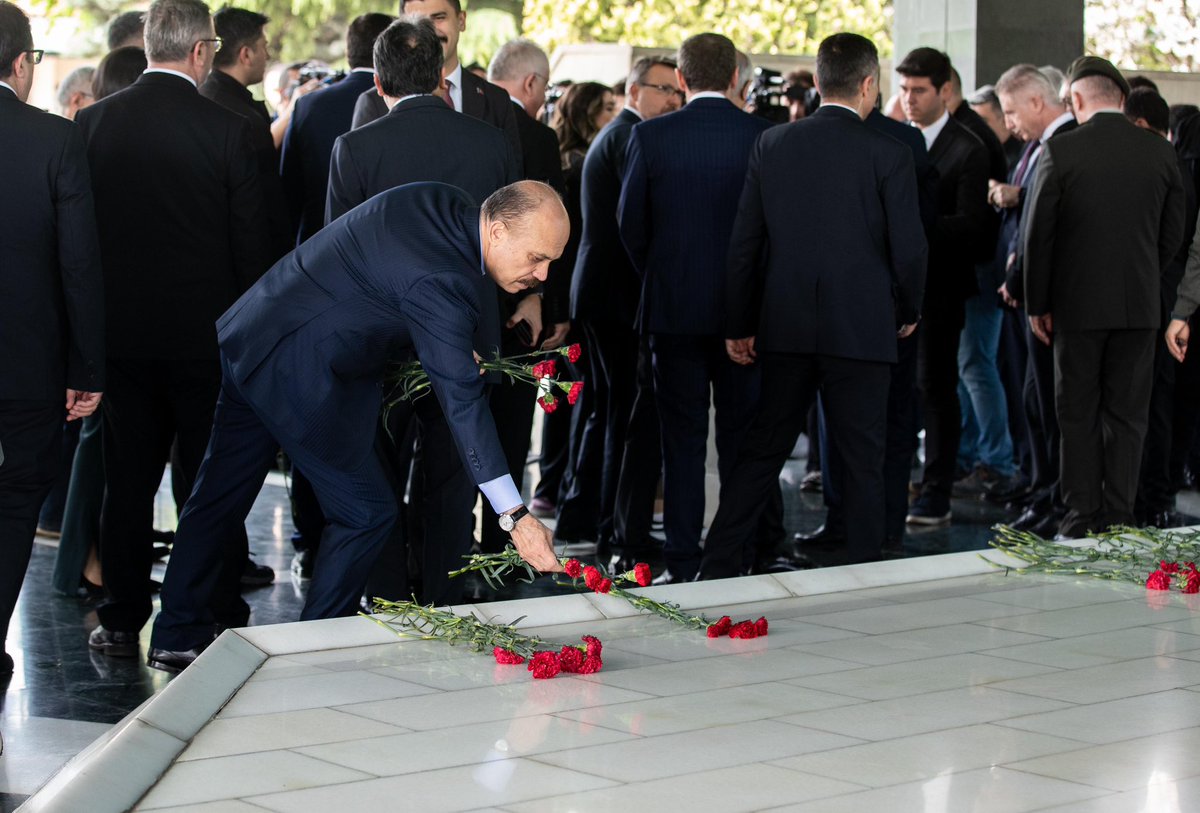 Cumhurbaşkanı Yardımcımız Sn. Dr. @_cevdetyilmaz ,Valimiz Sn. @gul_davut ve İl Emniyet Müdürümüz Sn. @ZaferAktas3310 ’ın katılımıyla, vefatının 31.yıl dönümünde 8.Cumhurbaşkanımız Sayın #TurgutÖzal dualarla anıldı. Merhum Başbakan Sn.Adnan MENDERES’in Anıt Mezarı ziyaret edildi.