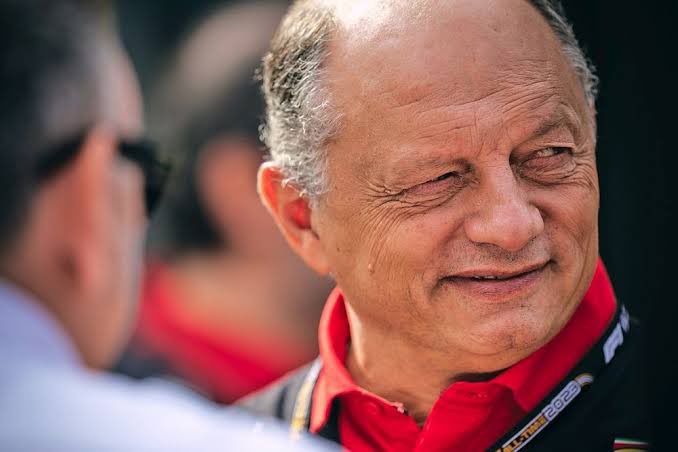 📰: Frederic Vasseur believes that Lewis Hamilton’s arrival at the team in 2025 will be beneficial for Charles Leclerc’s development as a driver. Vasseur sees Hamilton not only as an “absolute master” on track but also as someone who will bring experience, serenity, and a winning