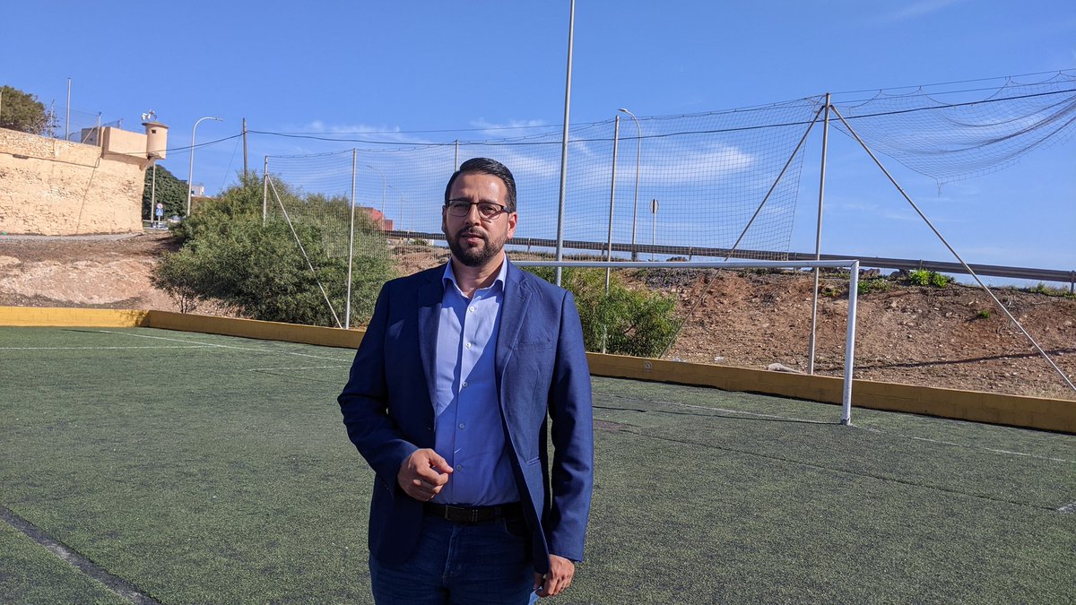 RTVEMelilla's tweet image. ⚽ El campo de fútbol de La Legión es para @SomosMelilla "un monumento a la desidia"

▪️Su diputado, @aminazmani, asegura tener constancia de, "al menos", 3 personas con lesiones por jugar aquí

▪️Recuerdan los 5 millones de euros presupuestados para instalaciones deportivas