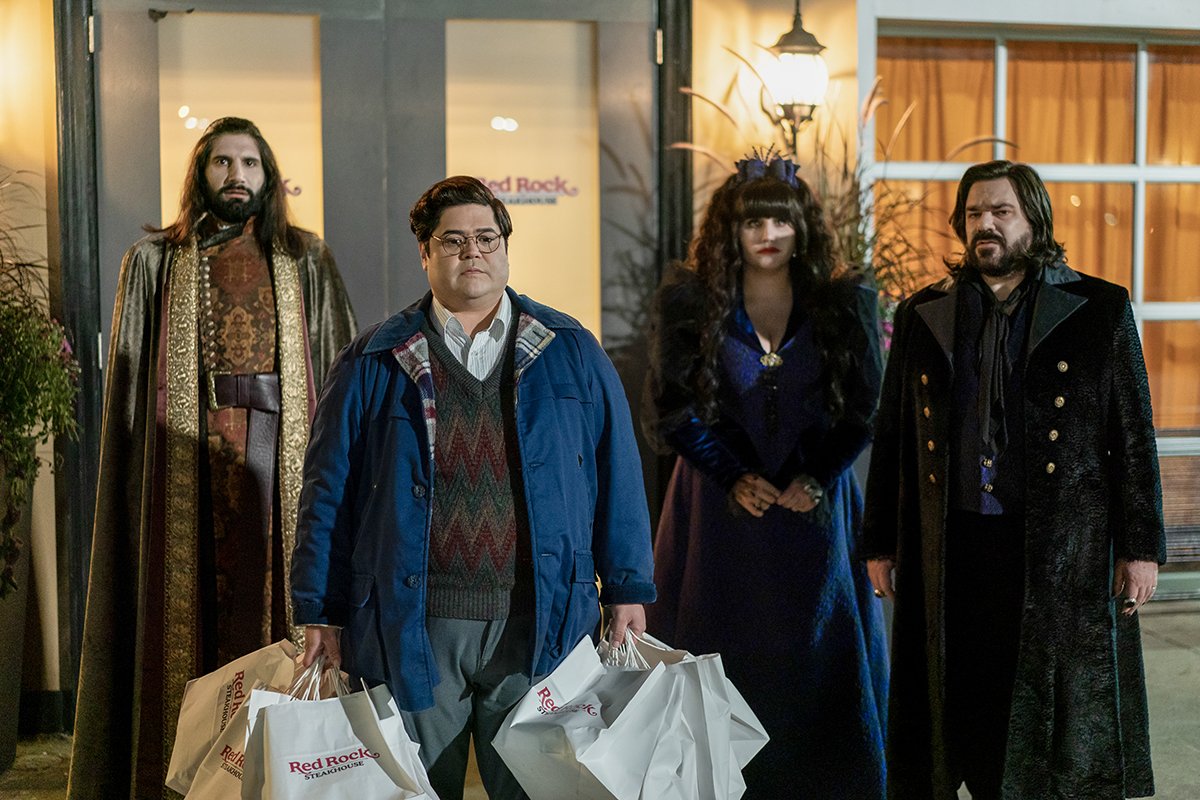 'Acabem de fer la lectura del guió de l'últim capítol de #WhatWeDoInTheShadows', diu en Harvey Guillén.

Com trobarem a faltar aquesta sèrie💔🧛🏻