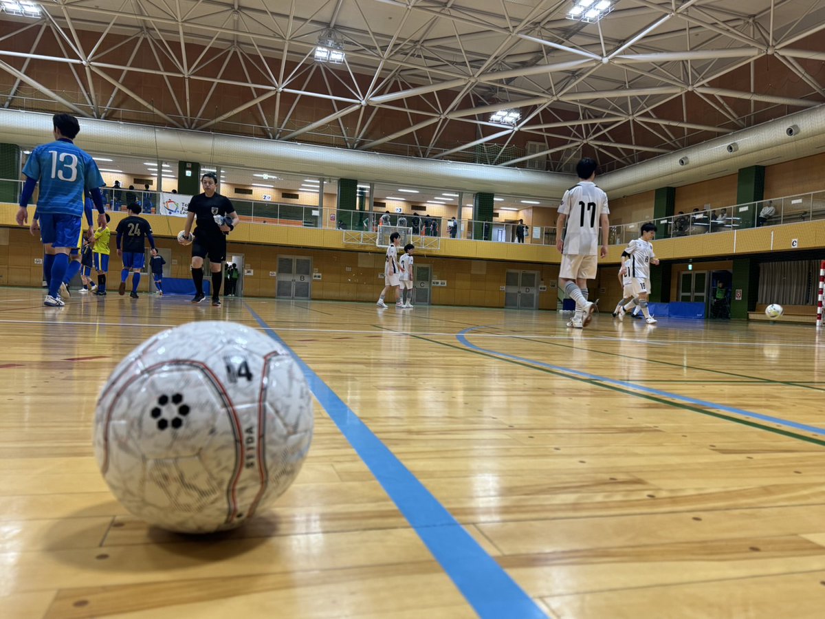 SFIDAs's tweet image. #東京都フットサルリーグ 
1部・2部の開幕戦のお写真が届きました📸

今年度より公式球に
「INFINITO S」を採用いただいております⚽

このボールでたくさんの好プレーが生まれることを楽しみにしています！

#INFINITOS 
☞ sfidasports.com/products/sb-24…

#SFIDA #フットサル