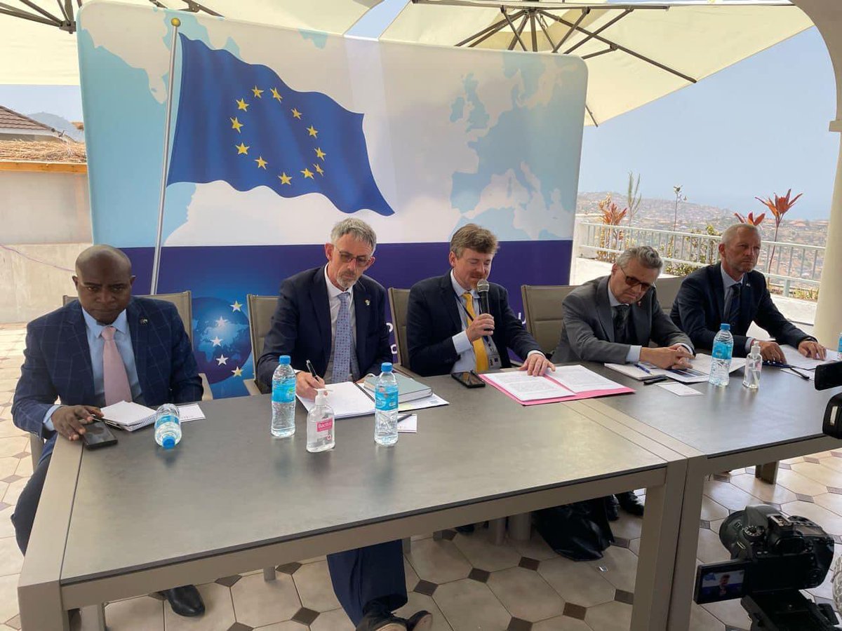 It’s always a pleasure to be around @EUinSierraLeone. At a press lunch, #teamEurope ambassadors spoke passionately about their country’s continued support and commitment to #SierraLeone. Well done, #teamEurope 👊🏾 for your contribution to mama salone 🙏 @GERinSalone