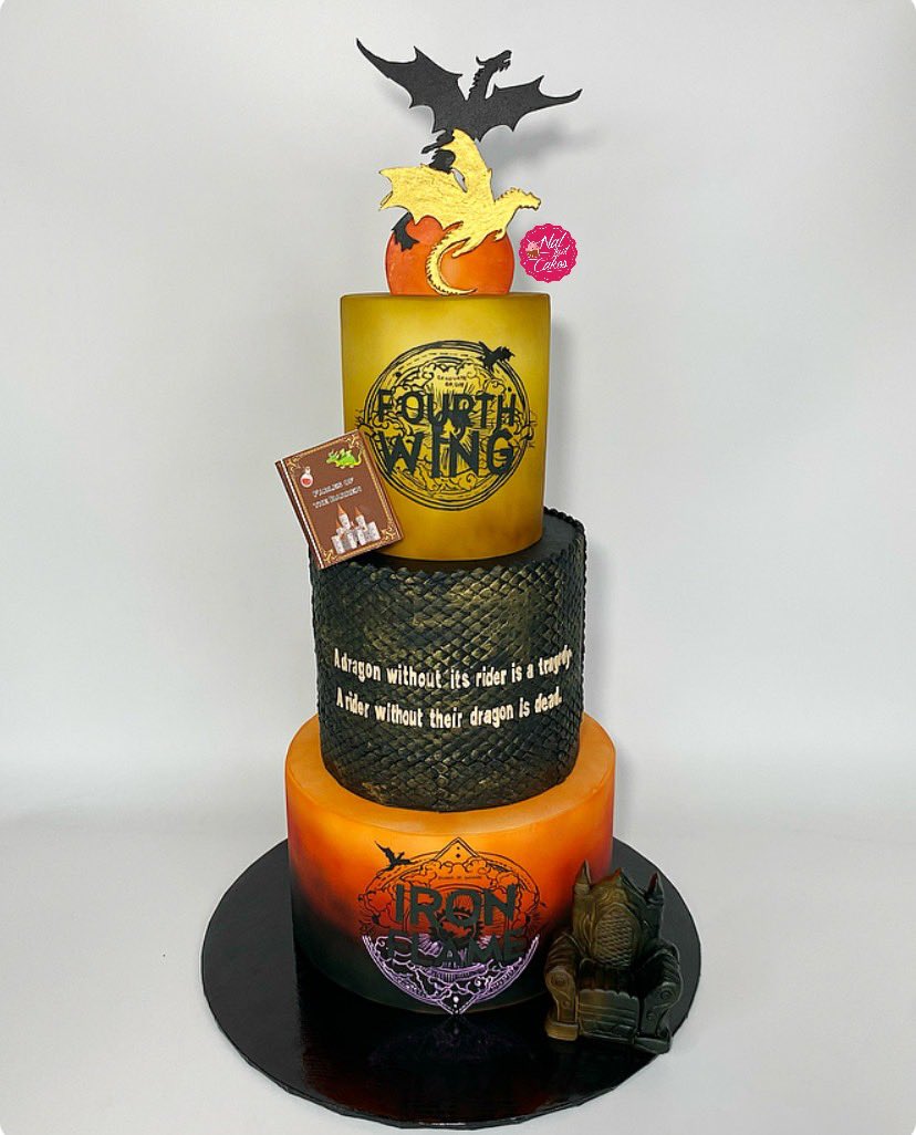 With the announcement of Onyx Storm I realized I had never made a tiered cake for Fourth Wing or Iron Flame and decided what better time!?

@RebeccaYarros @redtowerbooks @GraphicAudio @recordedbooks @audible_com @BNTrends @booksamillion