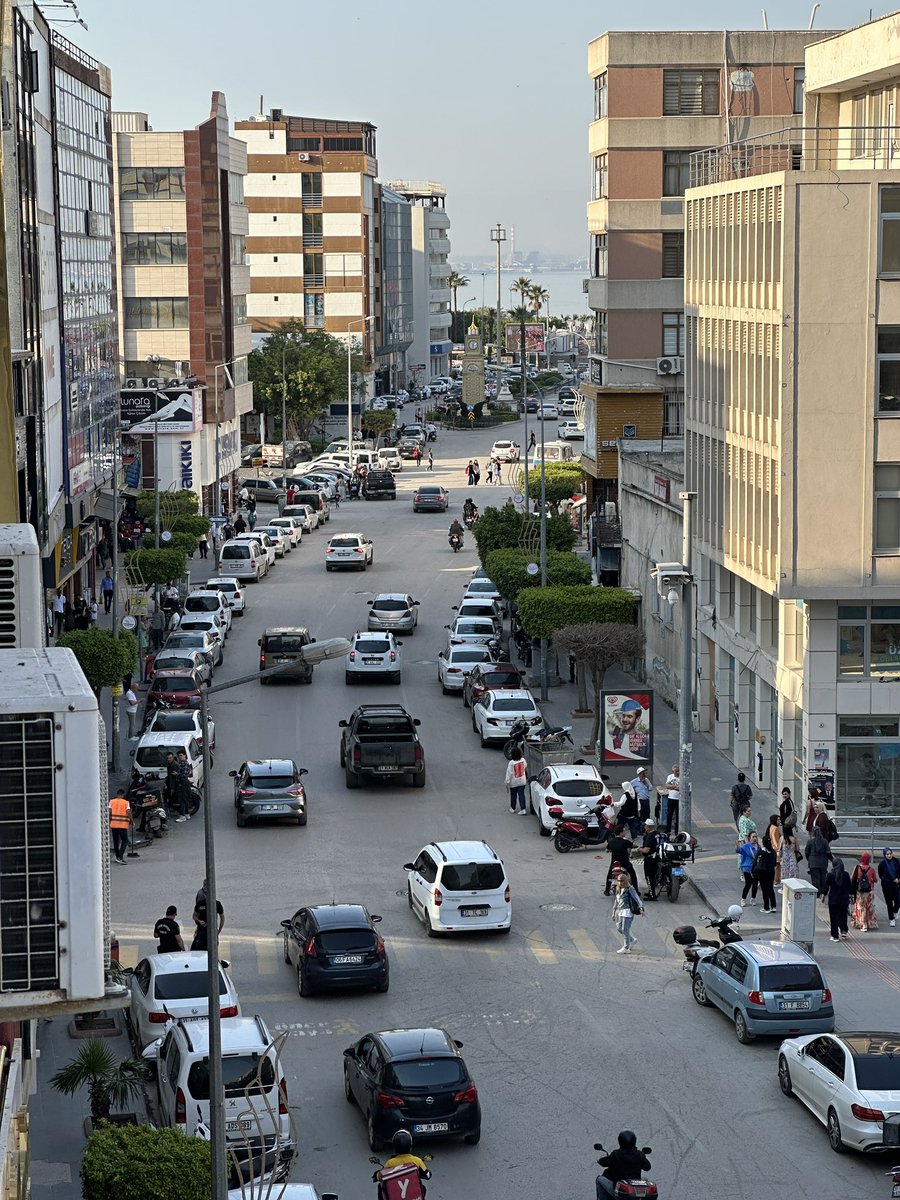 İskenderun’un yön çilesi bitiyor. İskenderun Belediye Başkanı Mehmet Dönmez; Hatay Büyükşehir Belediye Meclisinde, Şehit Pamir ve Ulucami caddelerinde trafik akışının eski haline dönmesi için önerge verdiğini duyurdu. HBB Başkanı Mehmet Öntürk’ün fizibilite çalışması başlattı