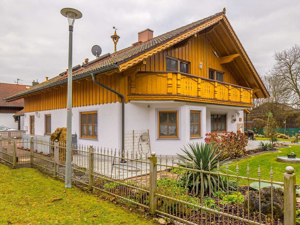 🌄 Großzügiges Mehrfamilien-Landhaus mit Wintergarten in Malching 🌄

immosearch.eu/search/08dc5ed…

📢 #immosearch #immobilien #mehrfamilienhaus #bayern #malching #familienfreundlich #umweltbewusst #zuverkaufen #hauskauf