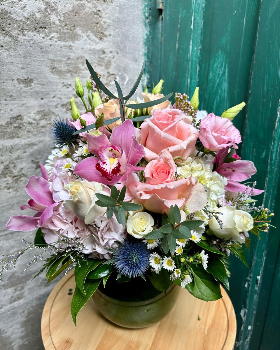 Whether you're celebrating a special occasion or simply just want to pick up a lovely #FlowerArrangement, stop by our #TorontoFlowerShop. All of our fresh flowers are handcrafted with love.🎀🌺

💐 Shop Now: flowerpatch.ca

#TheFlowerPatch #FlowerShopToronto #Toronto